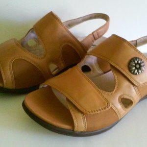 Softwalk. Sandals Size 6 WW.